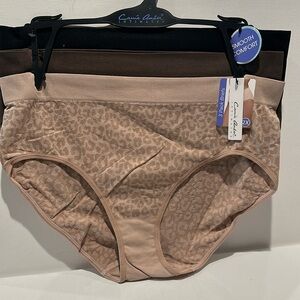 NWT Carrie Amber Smooth Comfort (3) pack Briefs.